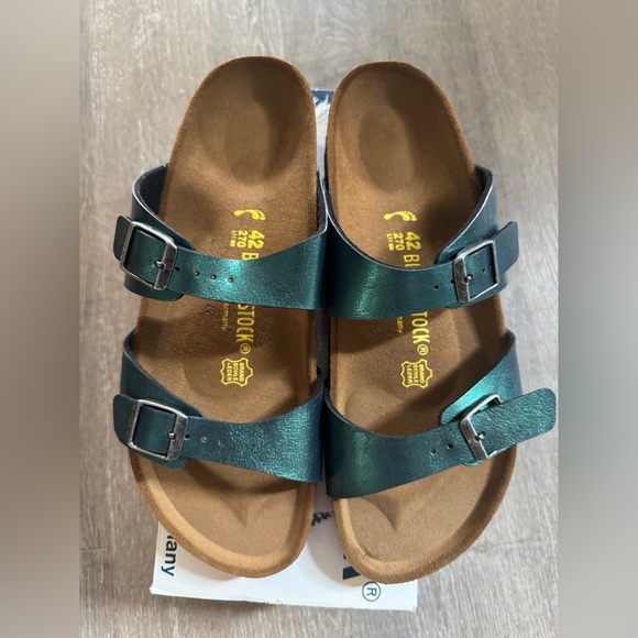 Birkenstock Metallic Green Sandals - Picture 2 of 7